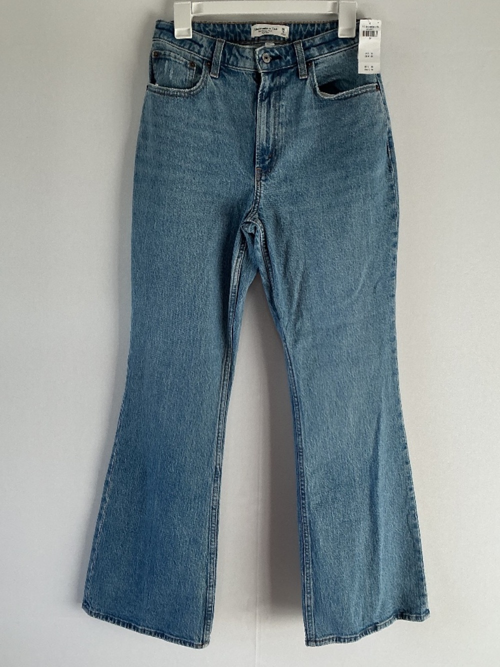 ABERCROMBIE & FITCH “THE VINTAGE FLARE HIGH RISE” BUNDLE NWT (size: 28/6R)